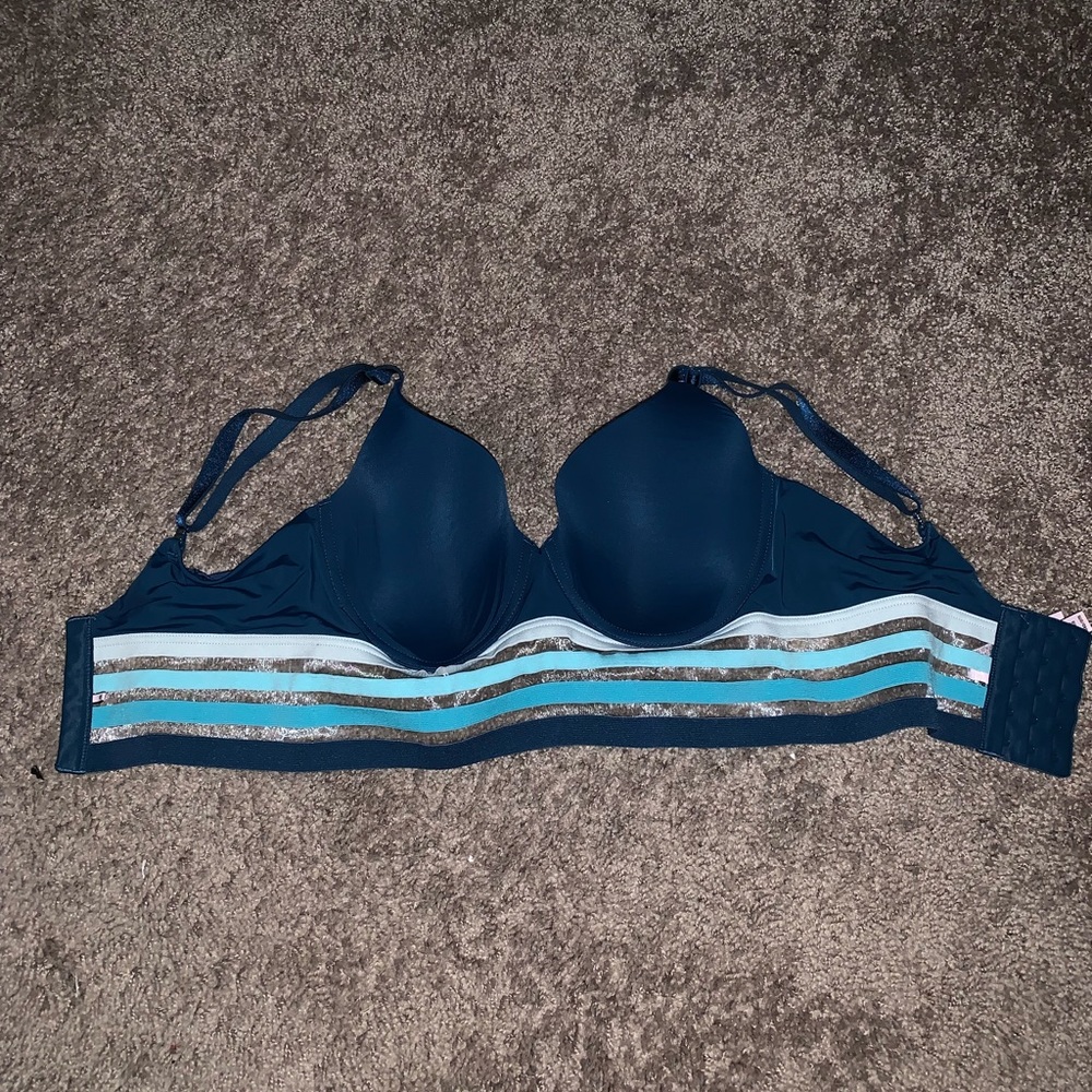 Victoria’s Secret bra 34D